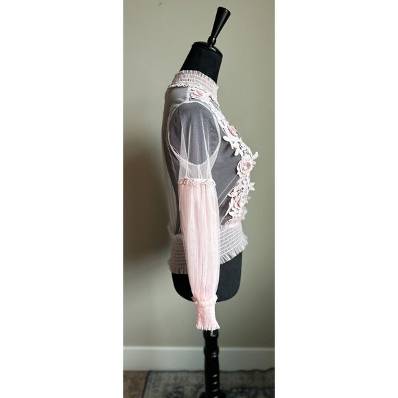 AIZA Sheer Pink Victorian Floral Appliqué Sheer Puff Sleeve Blouse One Size - Picture 3 of 7